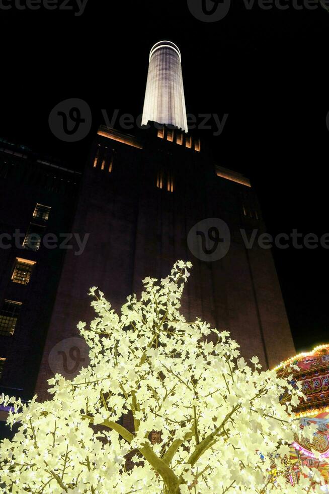 ver de Battersea poder estación durante Navidad hora en Londres, Reino Unido foto