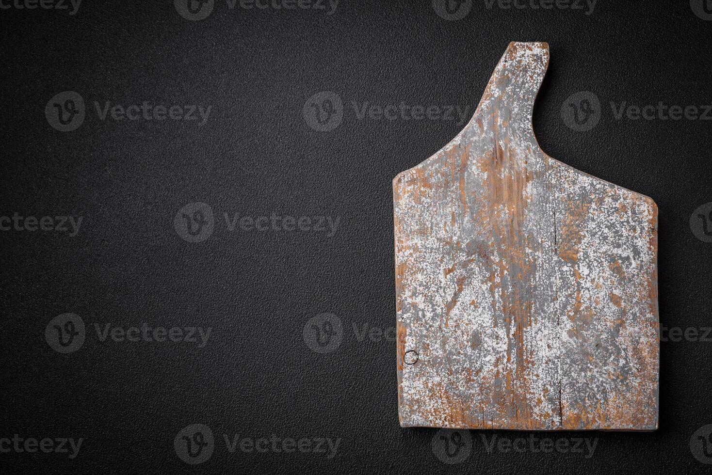 Empty wooden cutting board for preparing ingredients for preparing a delicious dish photo