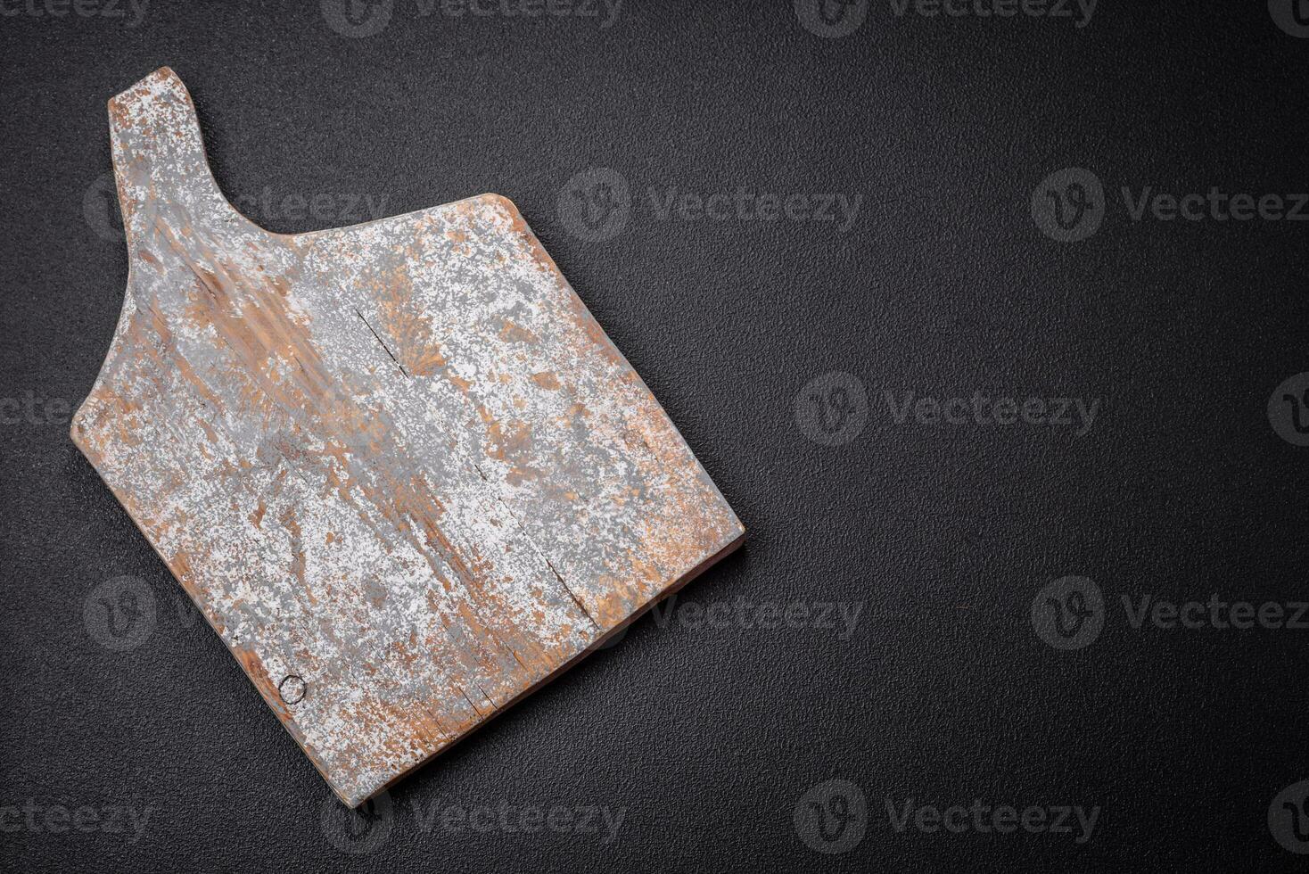 Empty wooden cutting board for preparing ingredients for preparing a delicious dish photo