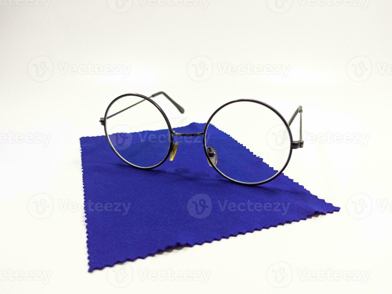 Free photo a front view modern sunglasses modern