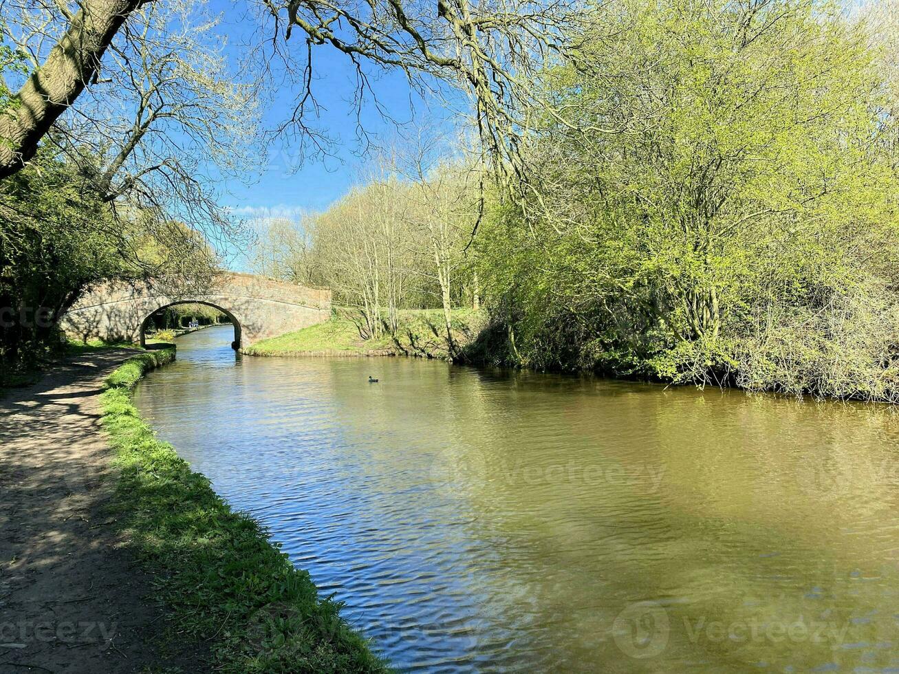 A view of the Shropshire Union Canal at Whitchurch photo