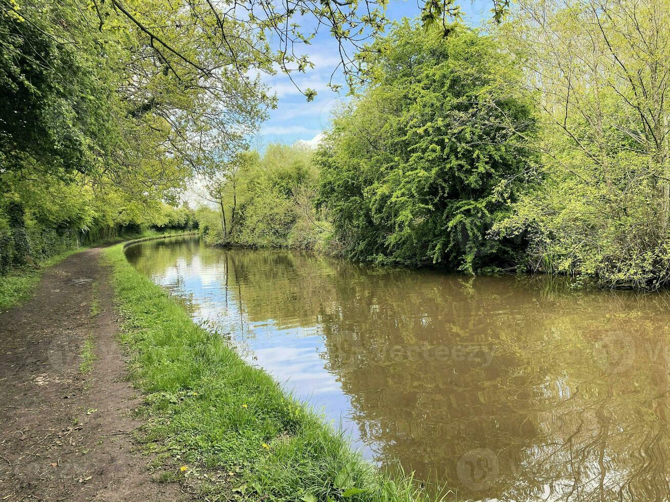 A view of the Shropshire Union Canal at Whitchurch photo