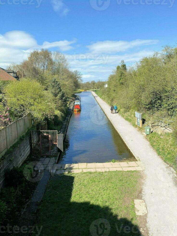 A view of the Shropshire Union Canal at Whitchurch photo