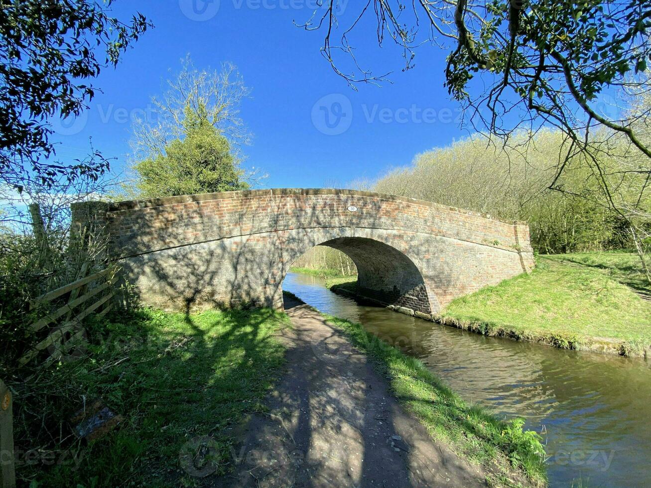 A view of the Shropshire Union Canal at Whitchurch photo