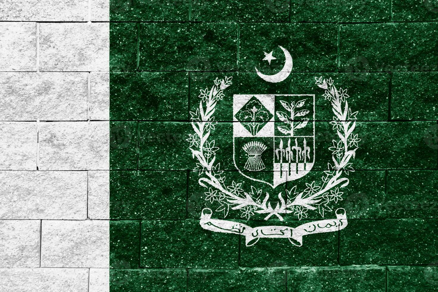bandera y Saco de brazos de islámico república de Pakistán en un texturizado antecedentes. concepto collage. foto