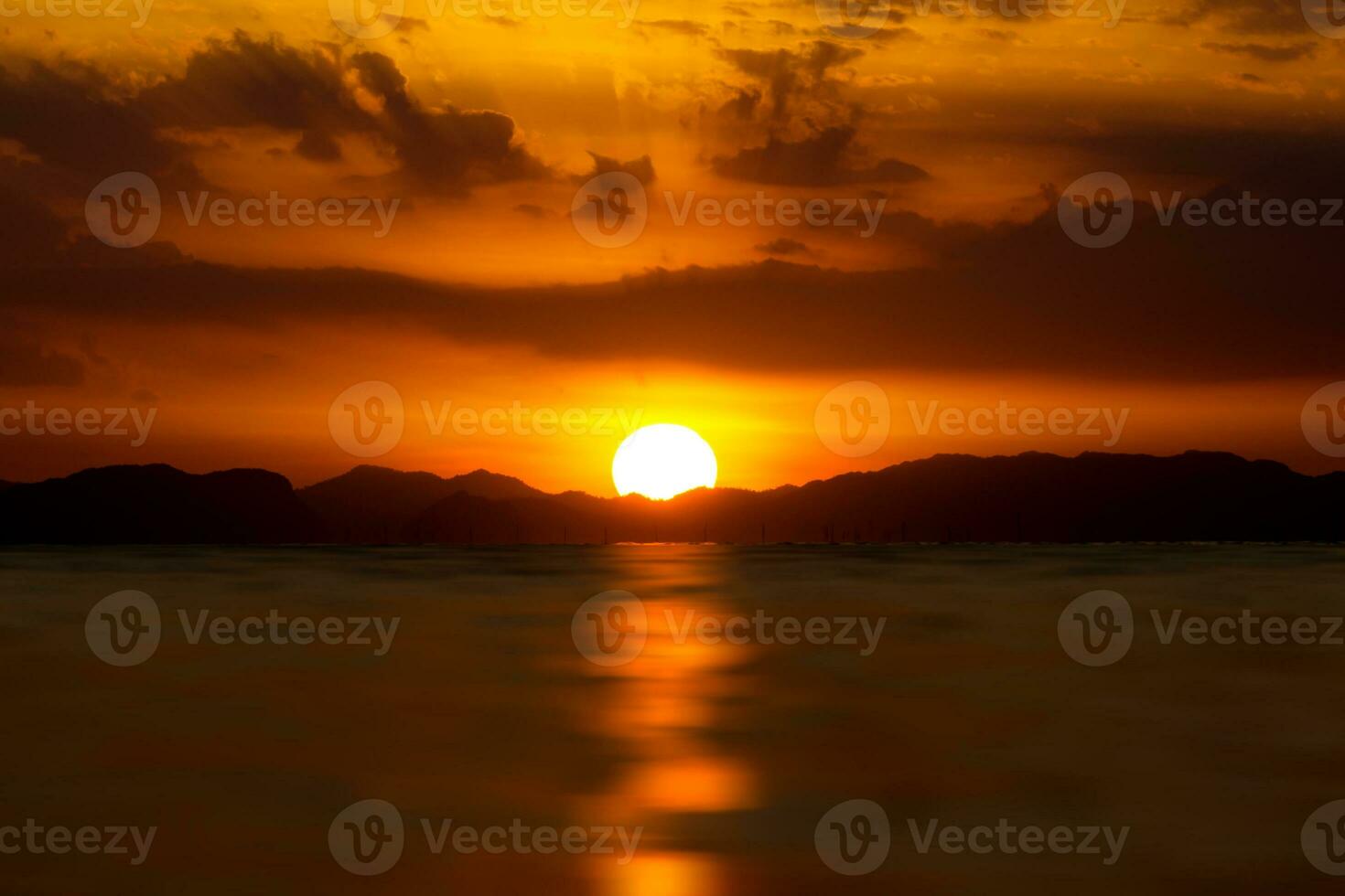 Sunset sky and cloud on the lake. photo