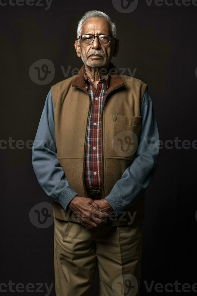 ai generado un antiguo hombre en un marrón chaqueta foto