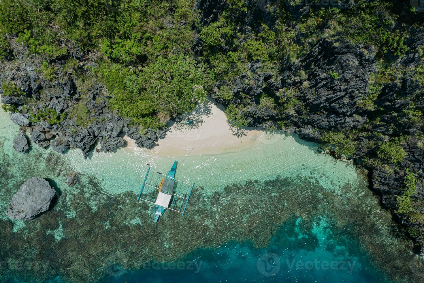 aéreo ver de un típico filipino barco foto