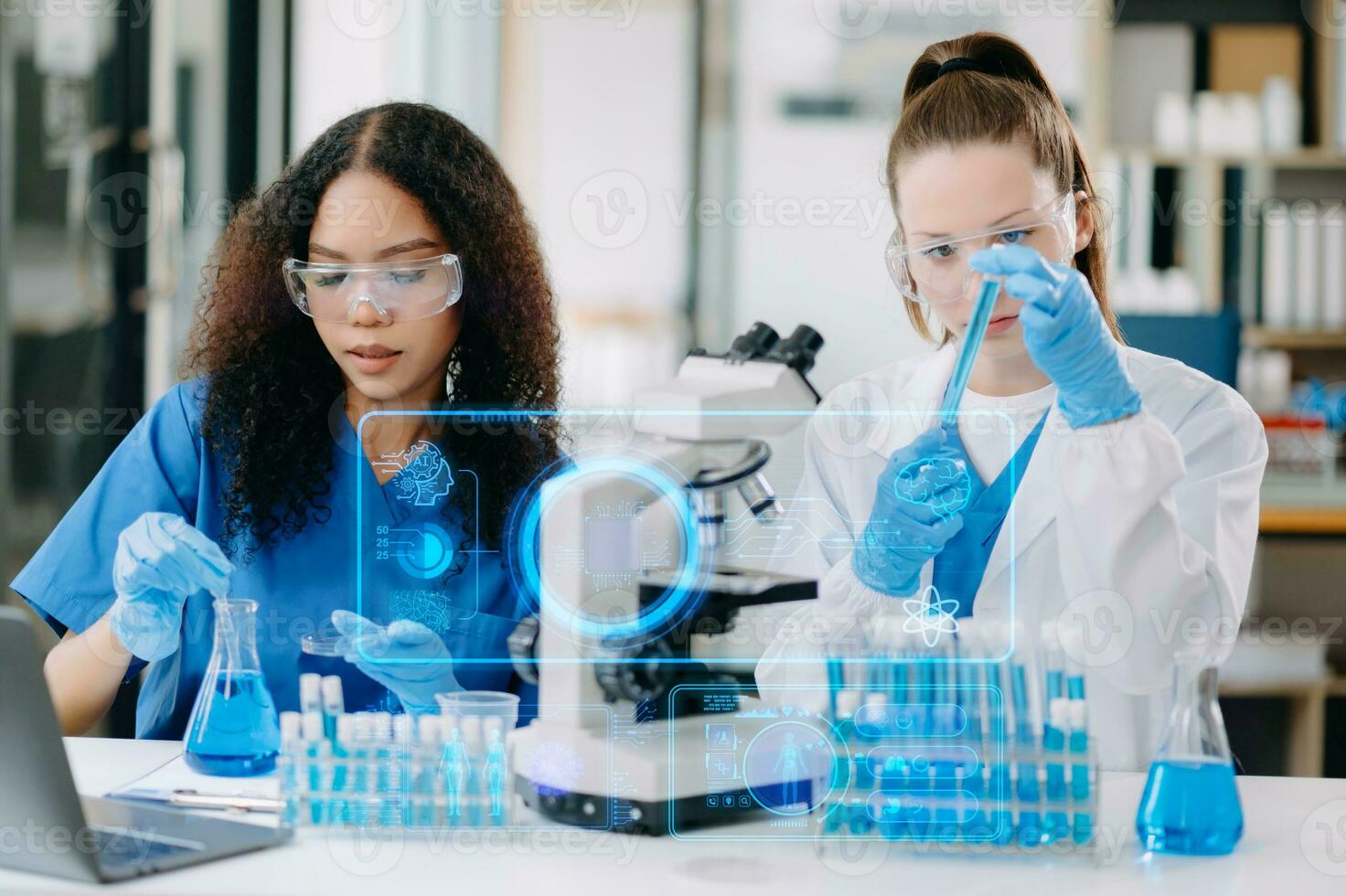 científico equipo reunión y escritura análisis resultados en el laboratorio estudiar y analizar científico foto