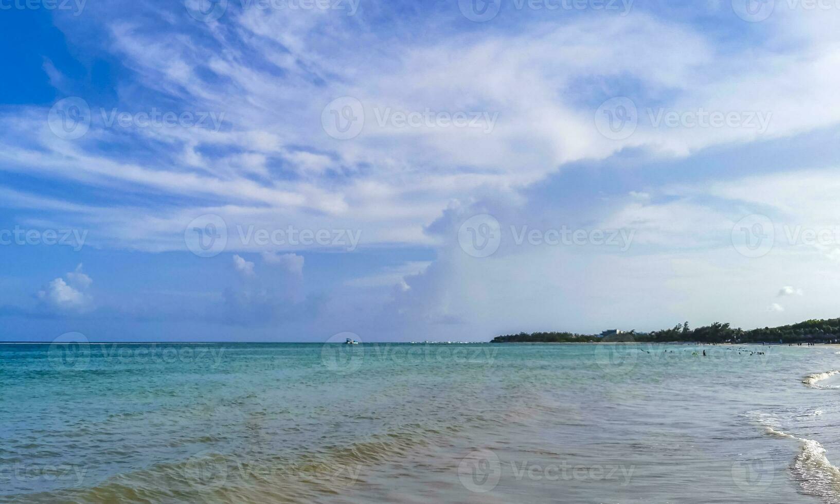 playa caribeña tropical agua clara turquesa playa del carmen méxico. foto