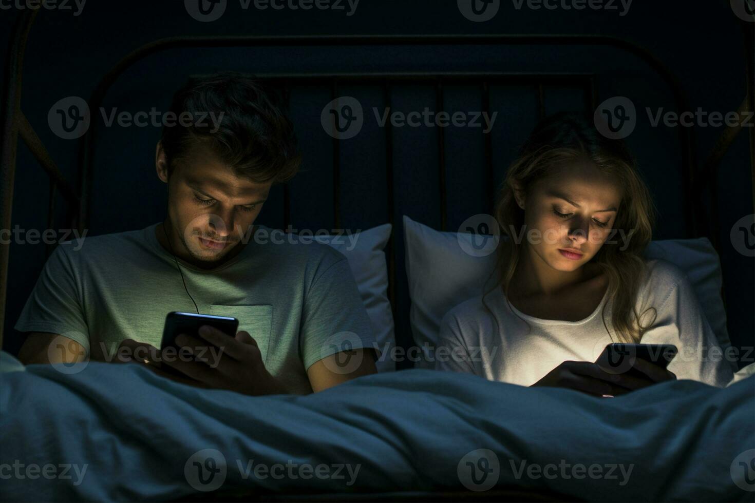 ai generado joven hombre y mujer en cama mirando a teléfonos inteligentes antes de yendo a cama, adiccion a social redes foto