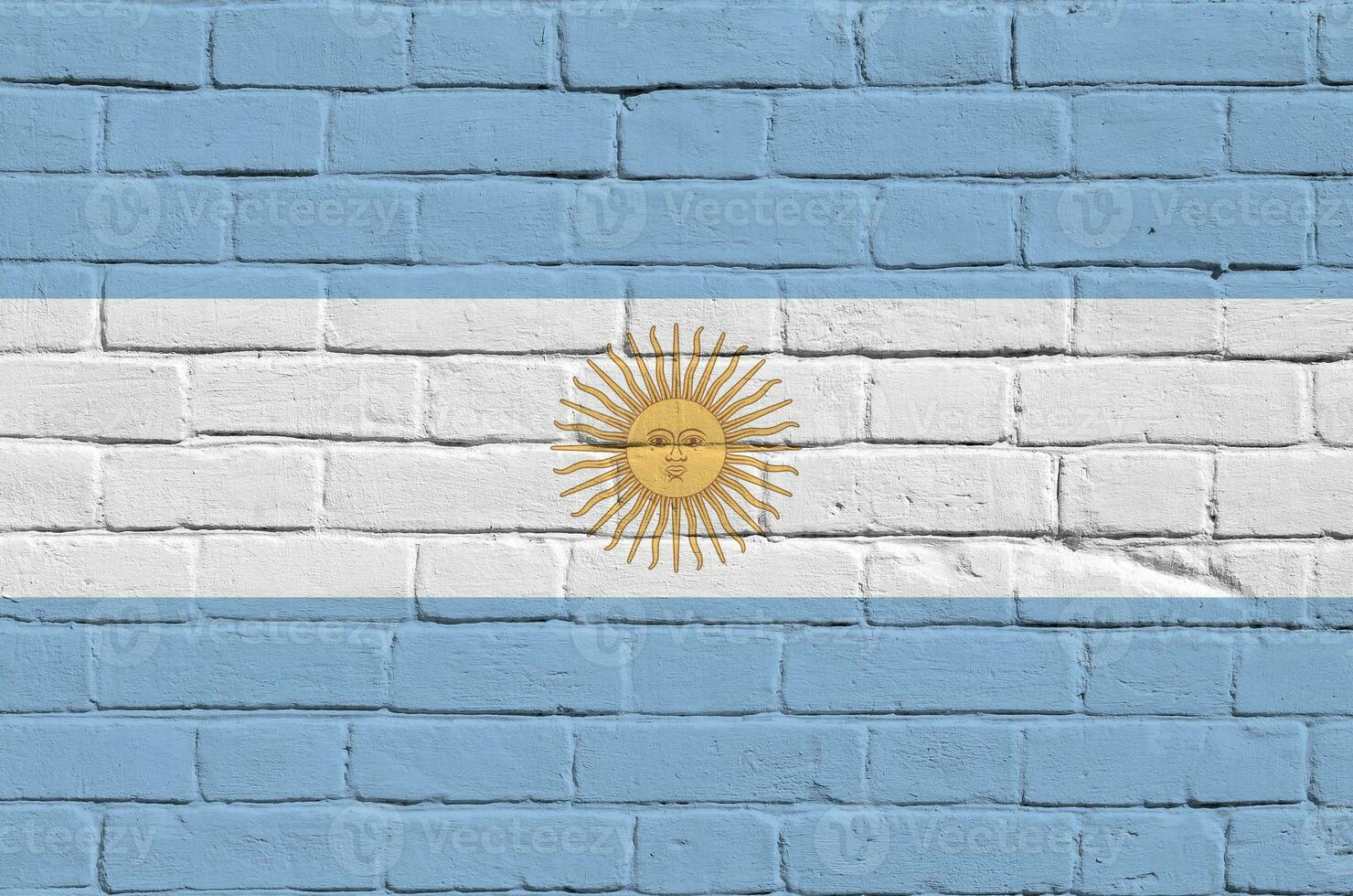 argentina bandera representado en pintar colores en antiguo ladrillo pared. texturizado bandera en grande ladrillo pared albañilería antecedentes foto
