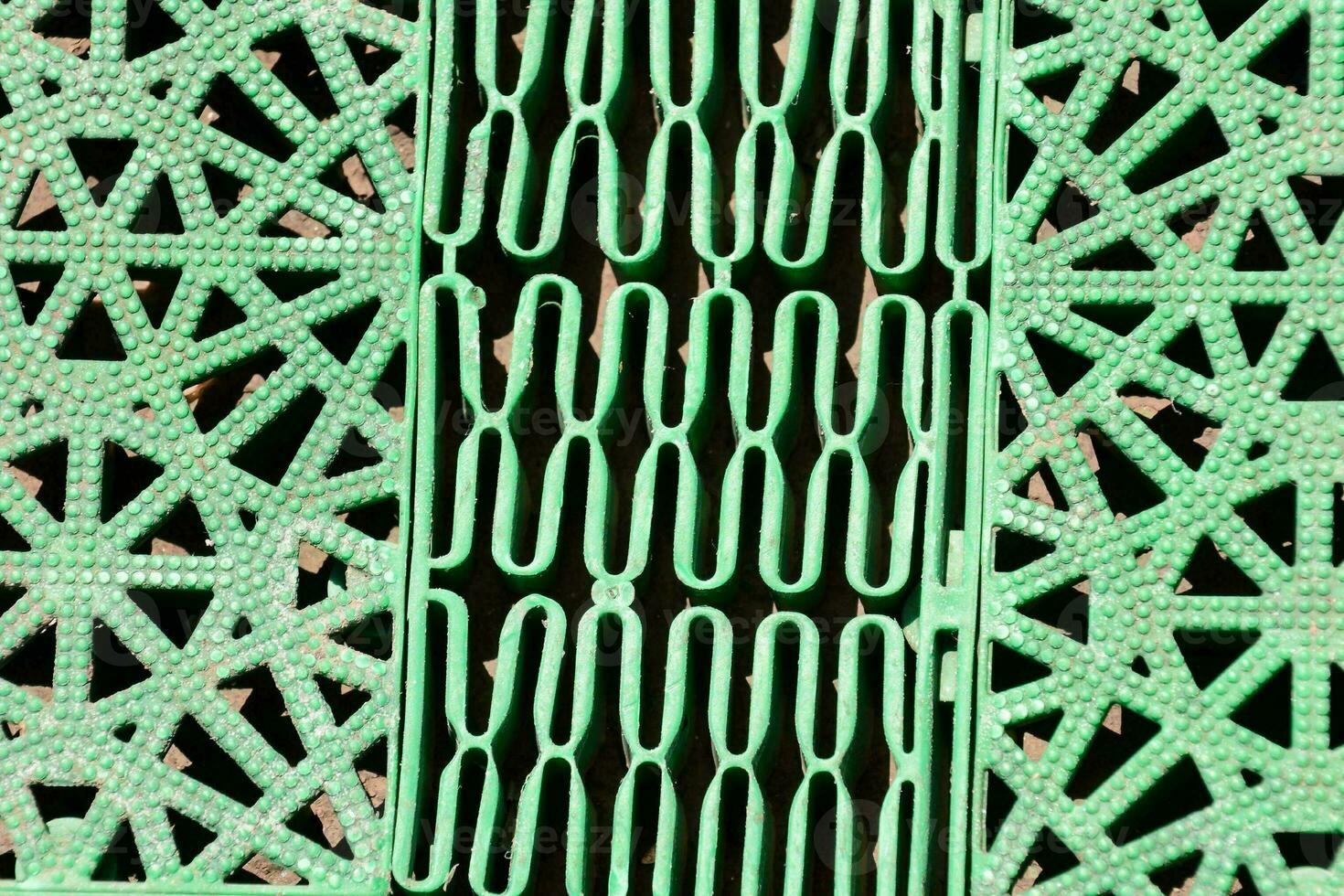 a green grate with a pattern photo