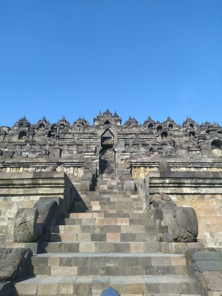 ver de borobudur templo, uno de el maravillas de el mundo en Indonesia foto
