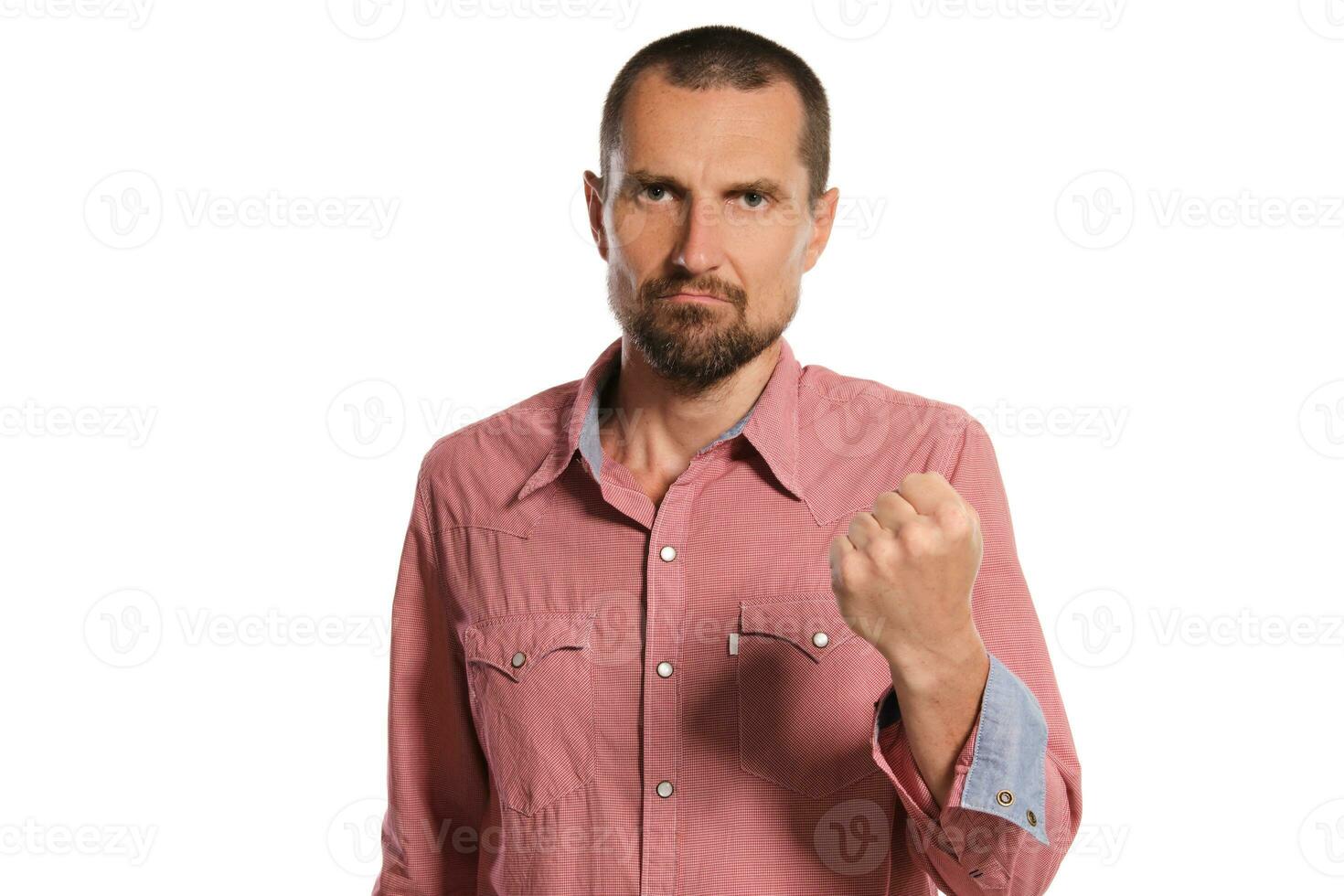 de edad mediana hombre con barba, Bigote y corto Corte de pelo posando aislado en blanco antecedentes. sincero emociones concepto. foto