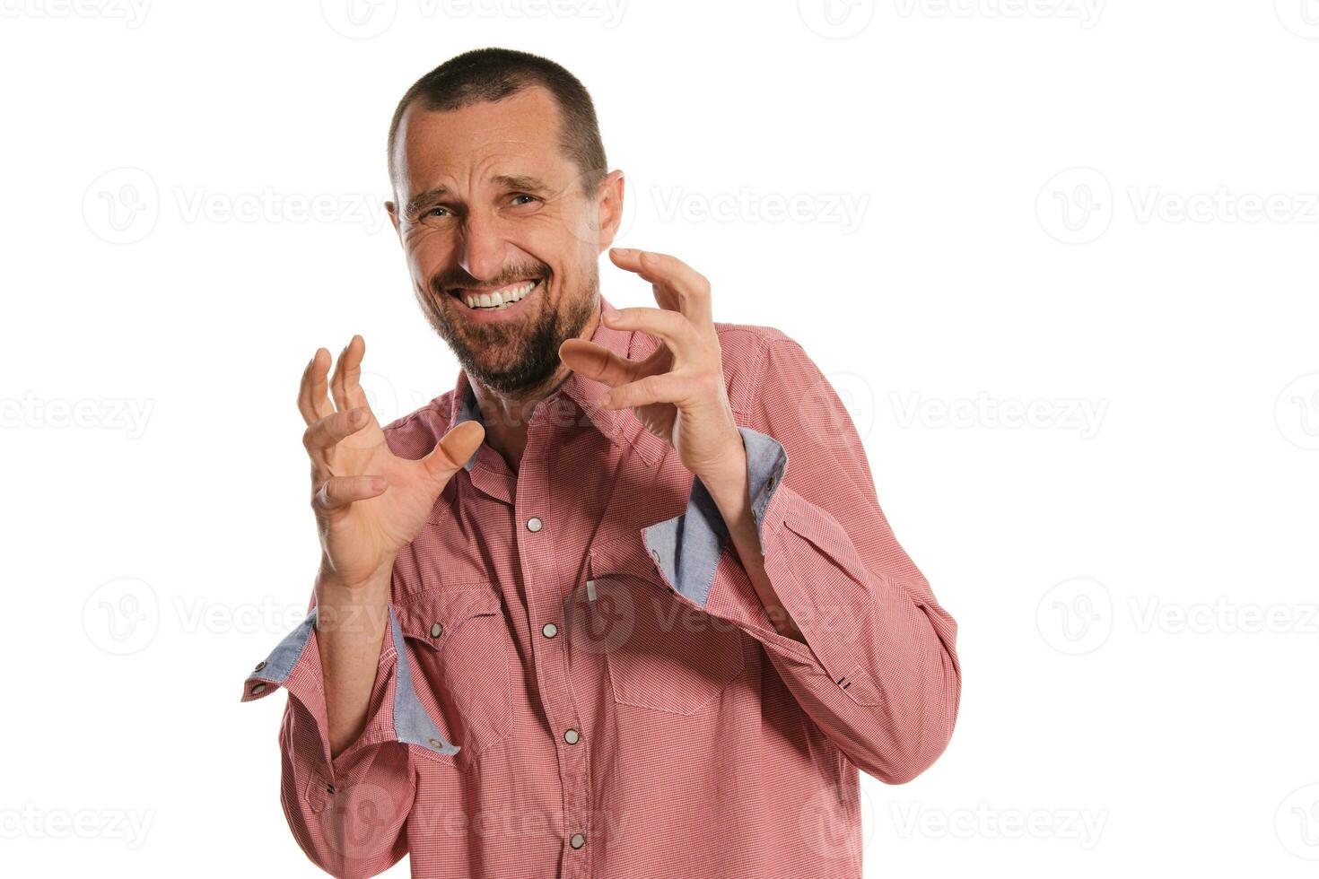 de edad mediana hombre con barba, Bigote y corto Corte de pelo posando aislado en blanco antecedentes. sincero emociones concepto. foto