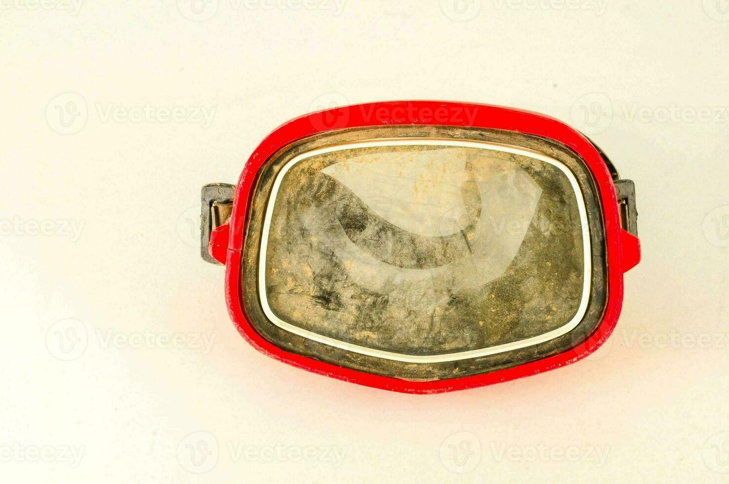 a red and white diving mask photo