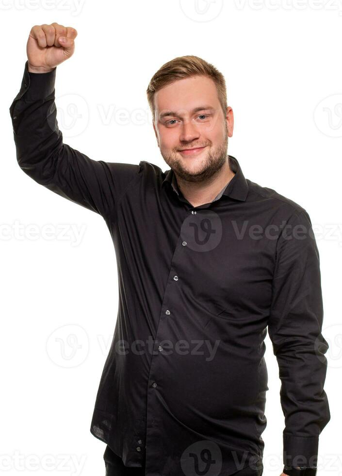 hermoso hombre en un negro camisa, aislado en un blanco fondo, sensación genial y cómodo. foto