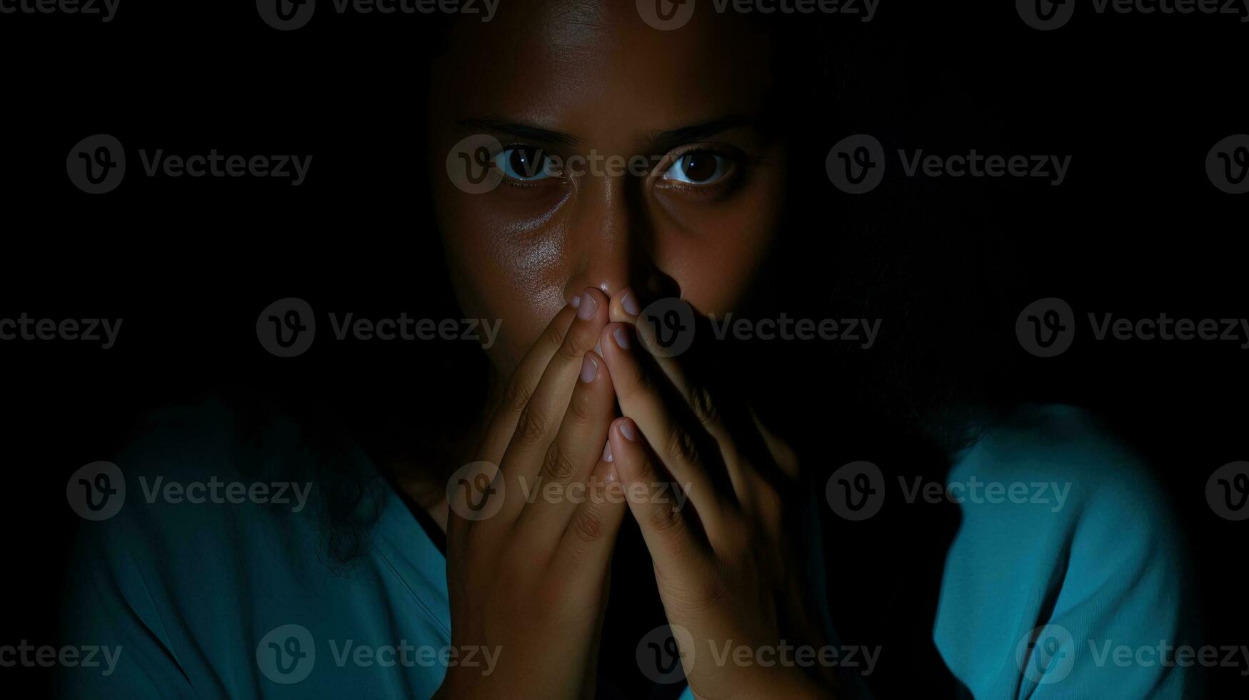 ai generado el joven mujer en oscuridad búsquedas para ligero en el medio de su mental luchas generativo ai foto