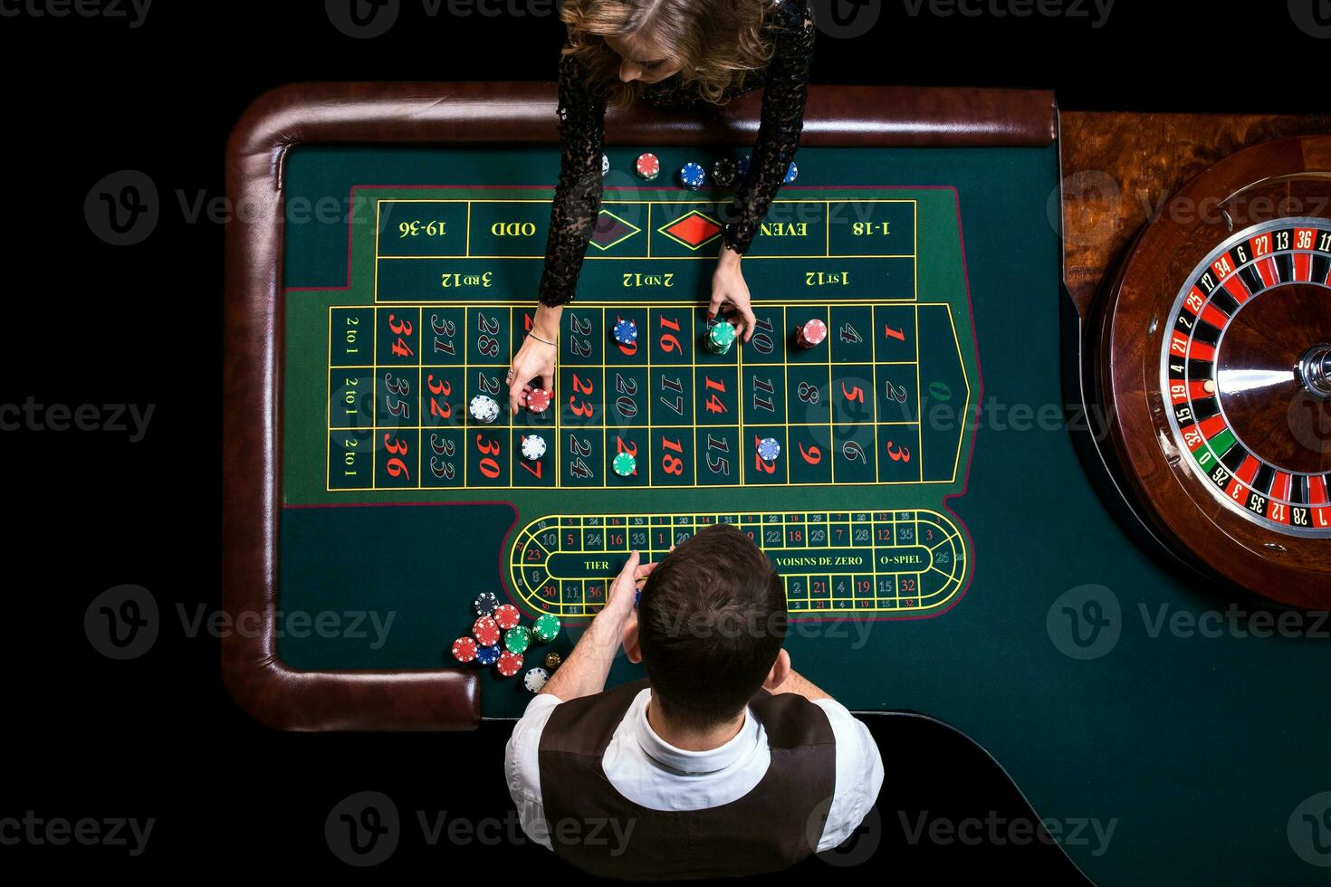 Top view of the casino croupier and the green roulette table. Ga photo