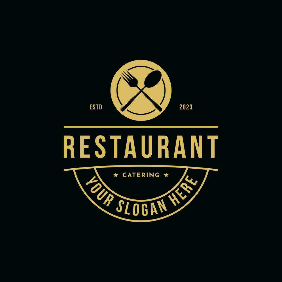 restaurante logo diseño Clásico retro con cuchara, tenedor y plato vector