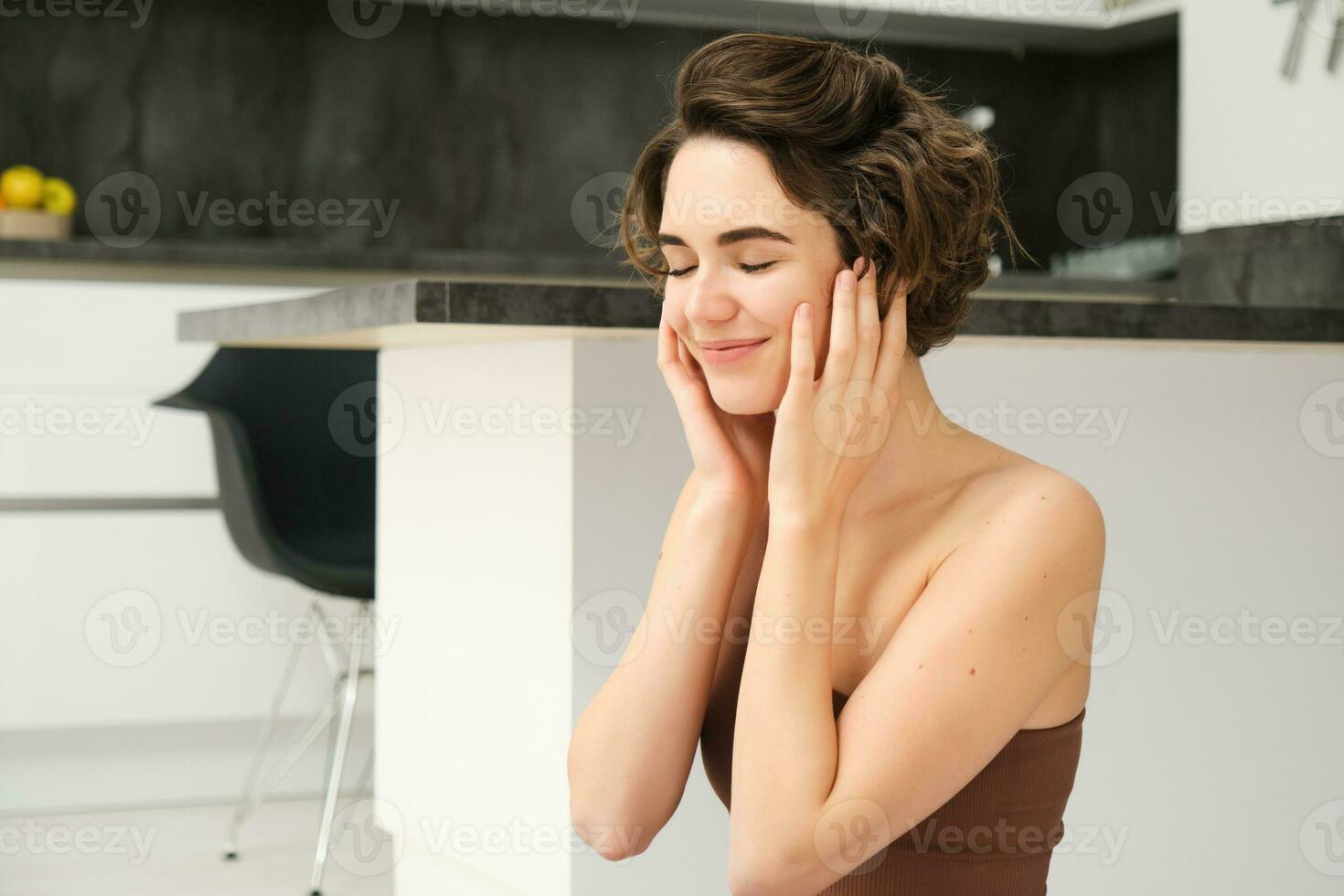 Smiling fitness girl, young athlete sits at home on yoga mat, waves hand at  smartphone, joing online workout training session from home, says hello  Stock Photo - Alamy