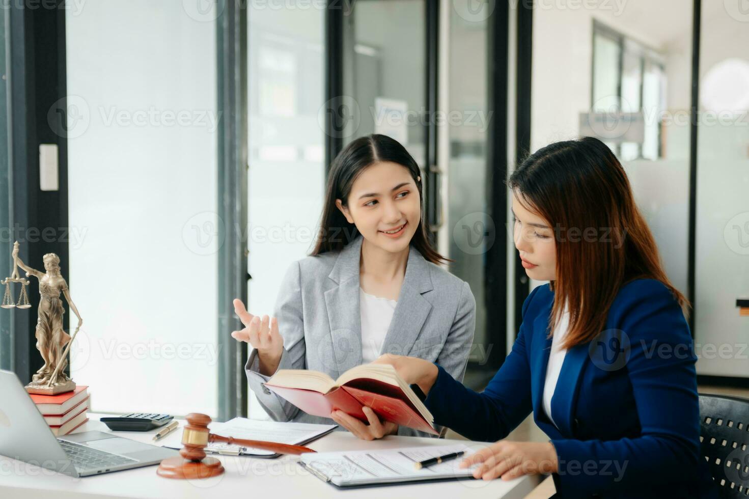 Asian Business law concept, Lawyer business lawyers are consulting lawyers for women entrepreneurs to file copyright lawsuit photo