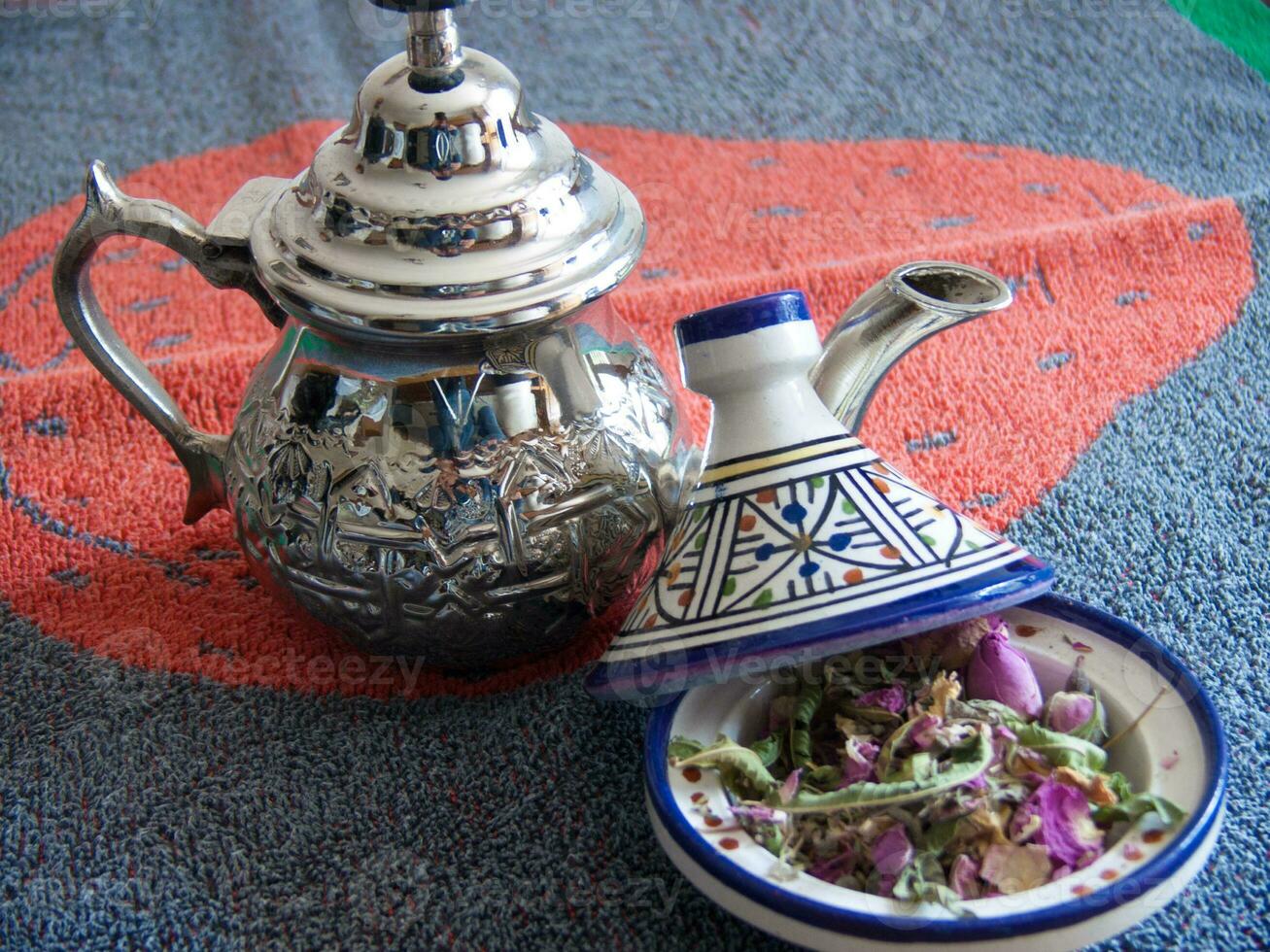 a silver tea pot photo