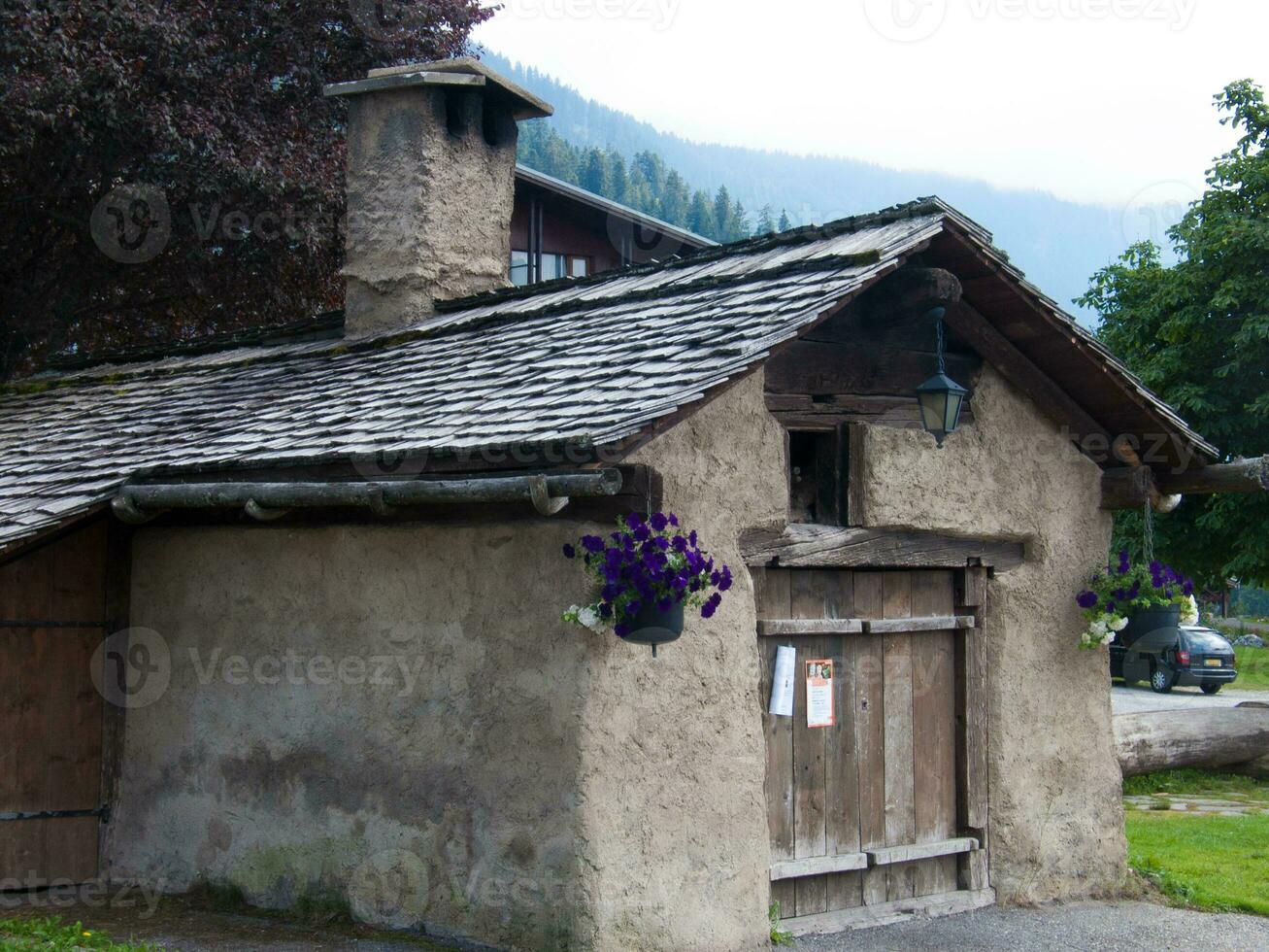 a small building with a roof photo