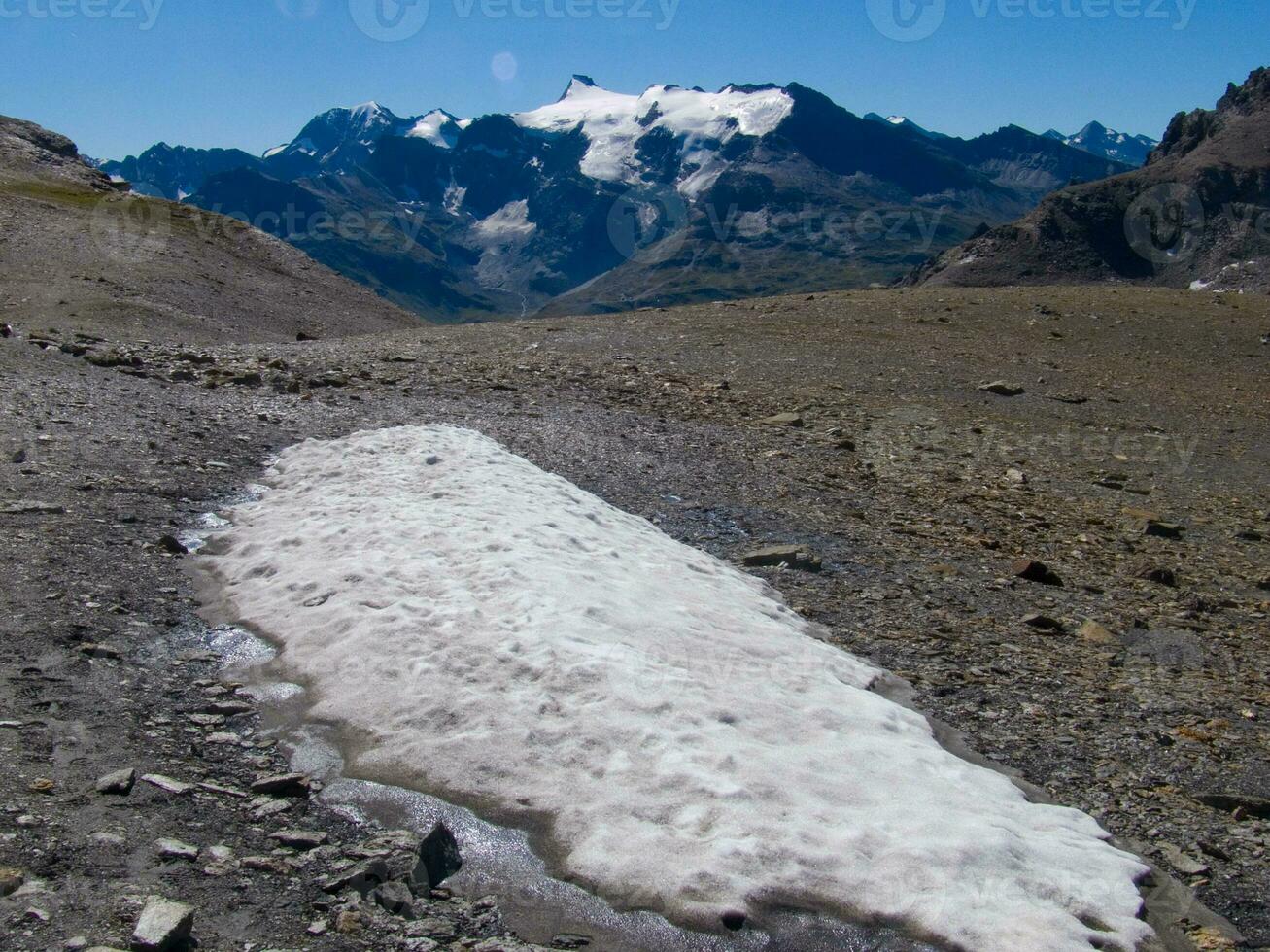 a large mountain range photo