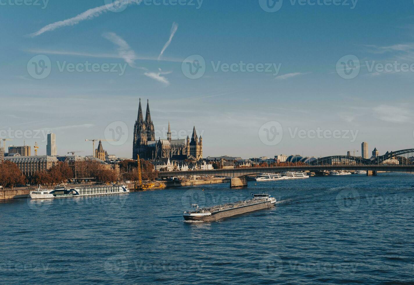 ver de Colonia ciudad centrar y el rin río foto