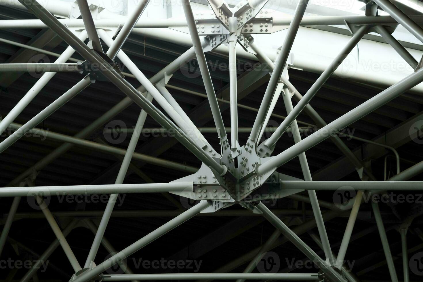 elemento de industrial arquitectura, un fragmento de el enrejado estructura de el bóveda foto