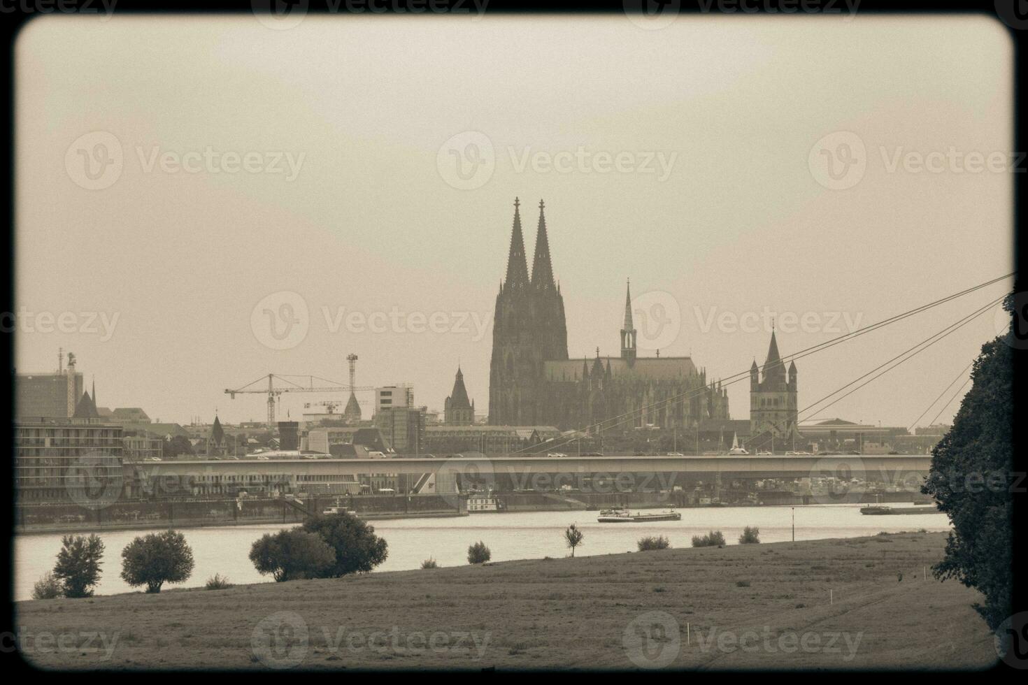 Cloudscape ver de Colonia catedral y el rin río foto