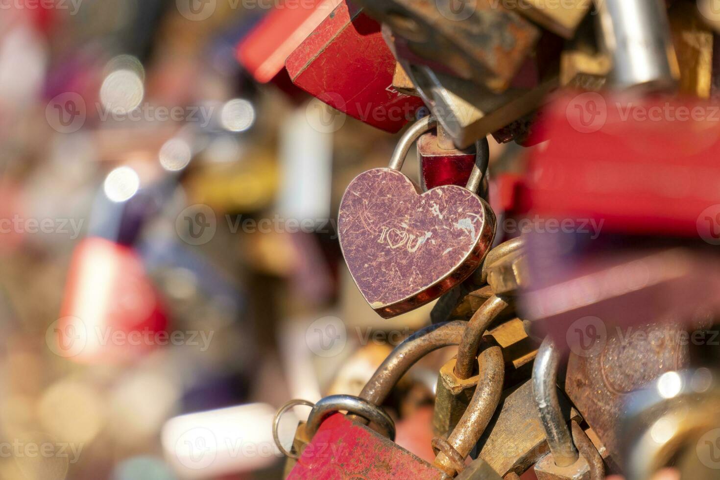 Many locks hang on the Hohenzollern bridge photo