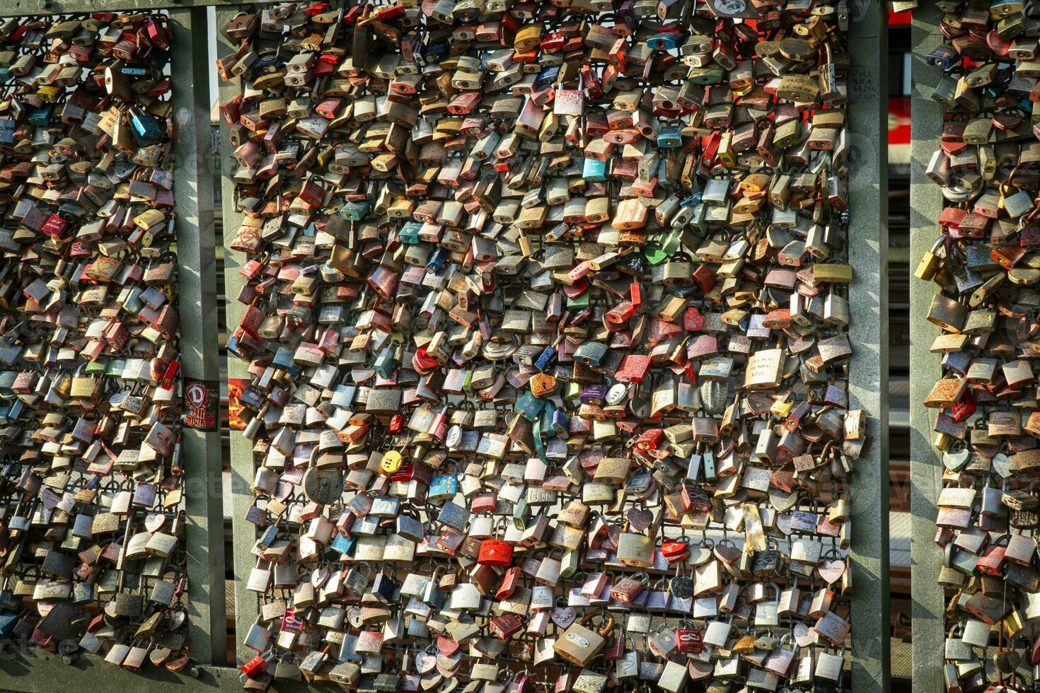 Many locks hang on the Hohenzollern bridge photo
