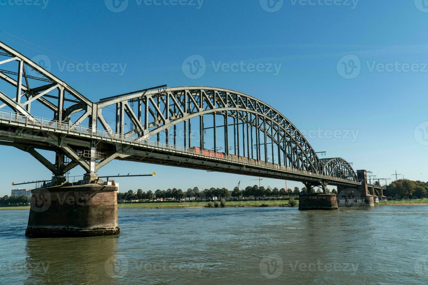 sur ferrocarril puente Colonia Alemania foto