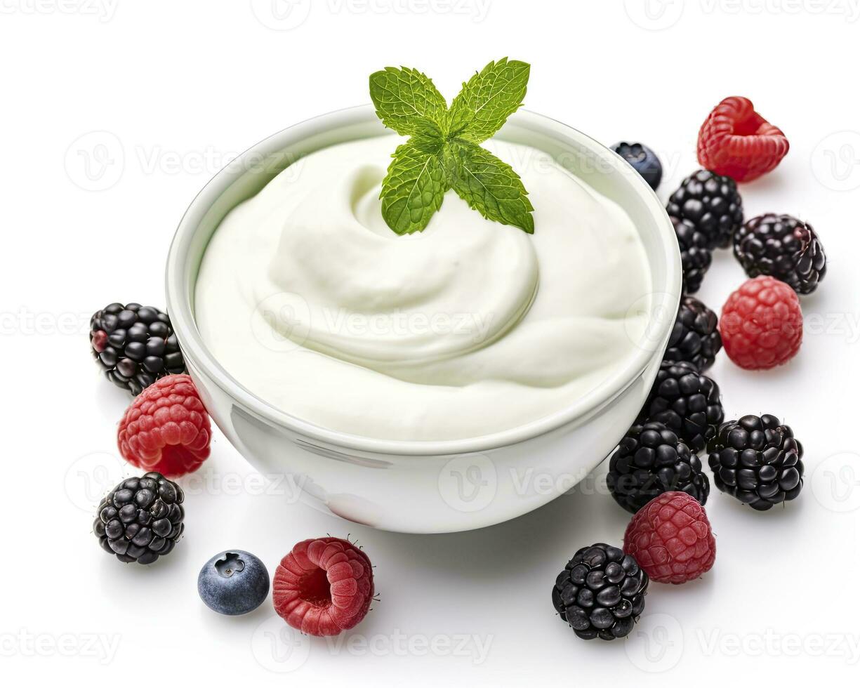 ai generado verde cuenco de griego yogur y Fresco bayas aislado en blanco antecedentes. ai generado foto