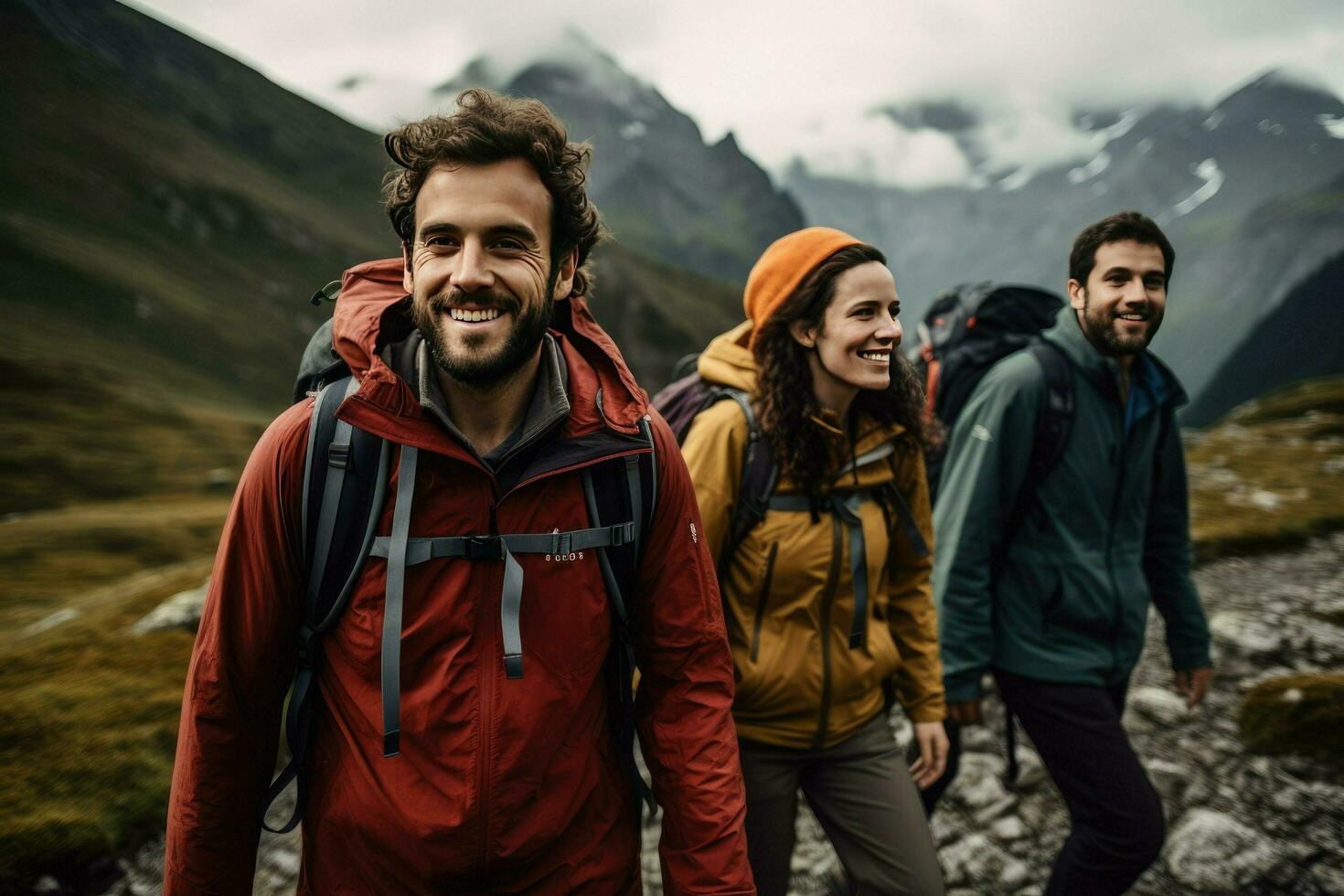 ai generado grupo de amigos excursionismo en montañas, un grupo de amigos excursionismo en el montañas en un día ai generado foto