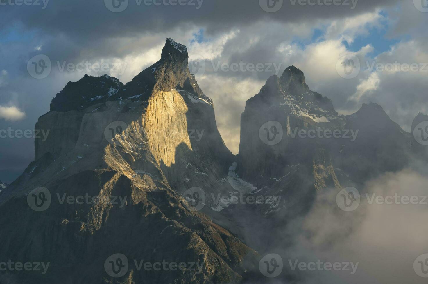 amanecer terminado cuernos del dolor, torres del paine nacional parque, chileno Patagonia, Chile foto