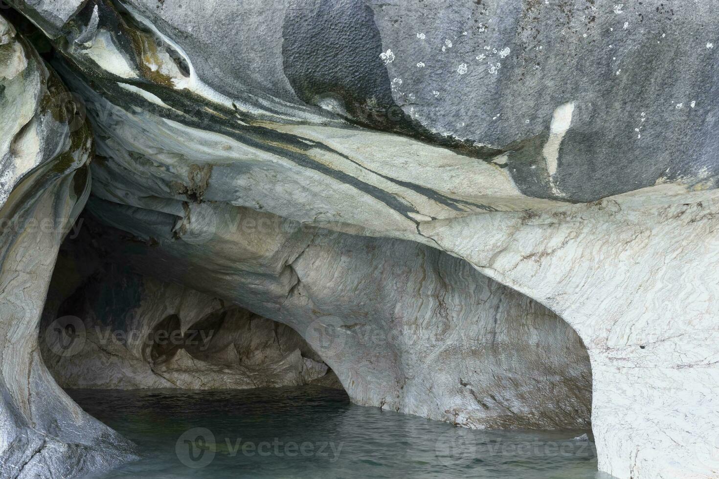 mármol cuevas santuario, extraño rock formaciones causado por agua erosión, general carrera lago, puerto rio tranquilo, aysén región, Patagonia, Chile foto