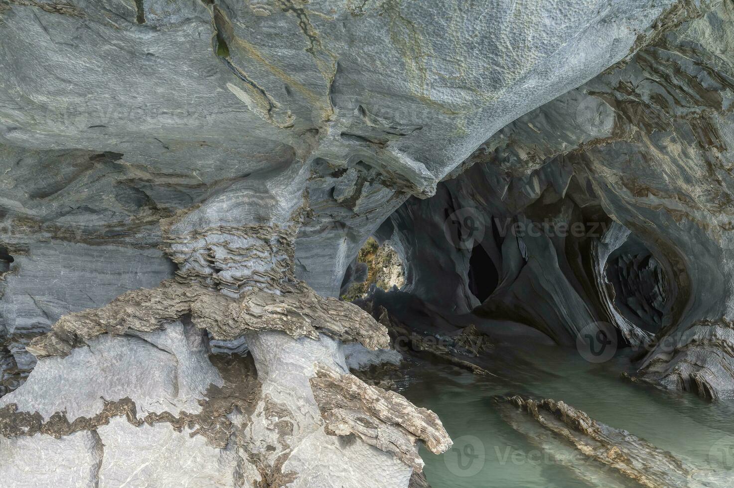 mármol cuevas santuario, extraño rock formaciones causado por agua erosión, general carrera lago, puerto rio tranquilo, aysén región, Patagonia, Chile foto