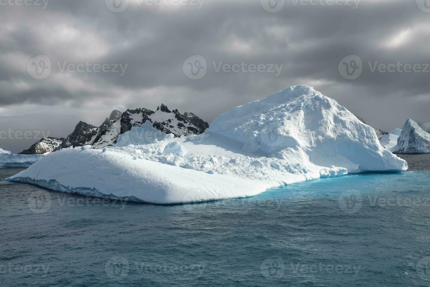 Cooper Bay, Floating Icebergs, South Georgia, South Georgia and the Sandwich Islands, Antarctica photo