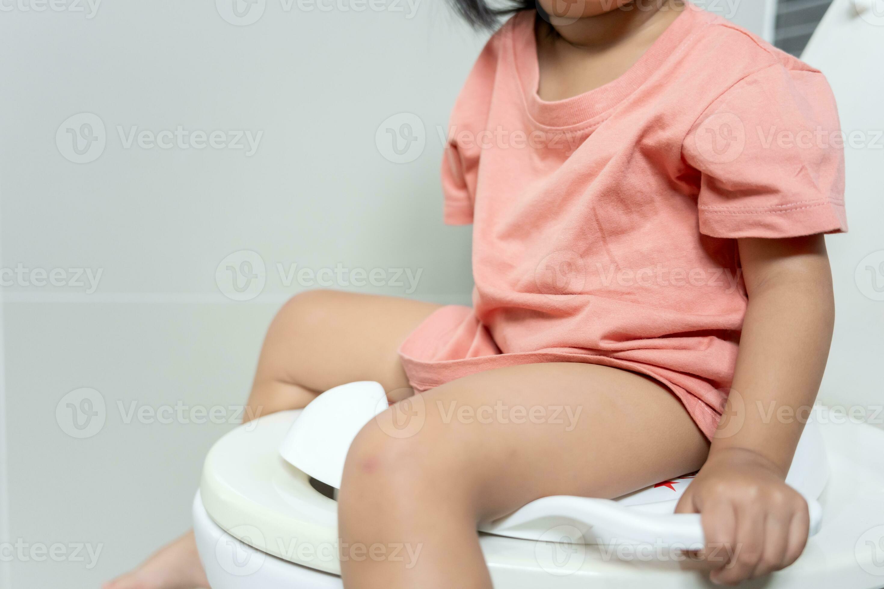 child going to the toilet, constipation in children, dyspepsia
