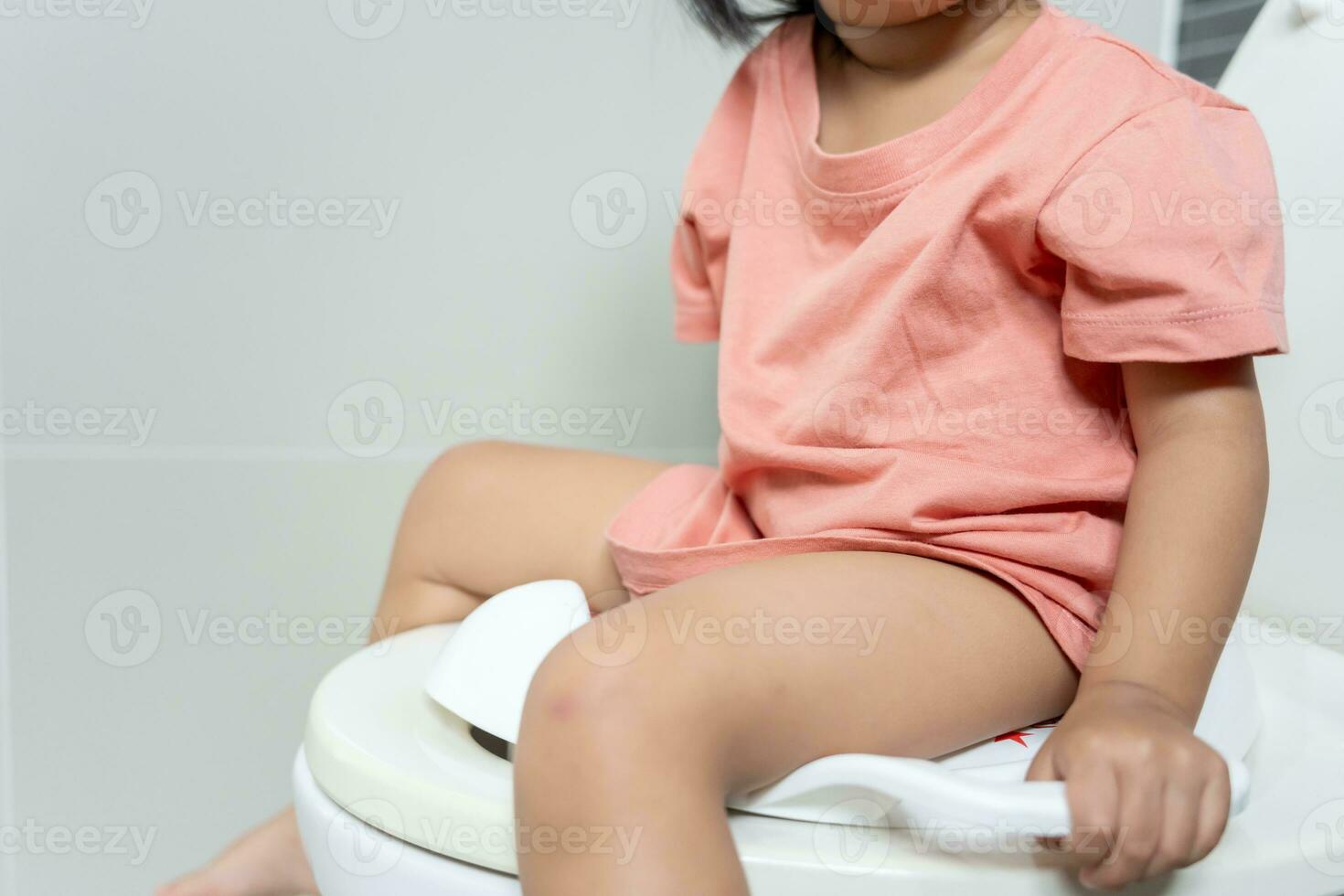 child going to the toilet, constipation in children, dyspepsia, abdominal pain, crying, defecating, straining, urinary incontinence, blood in the stool, bowel problems, ulcerative colitis, diarrhea photo