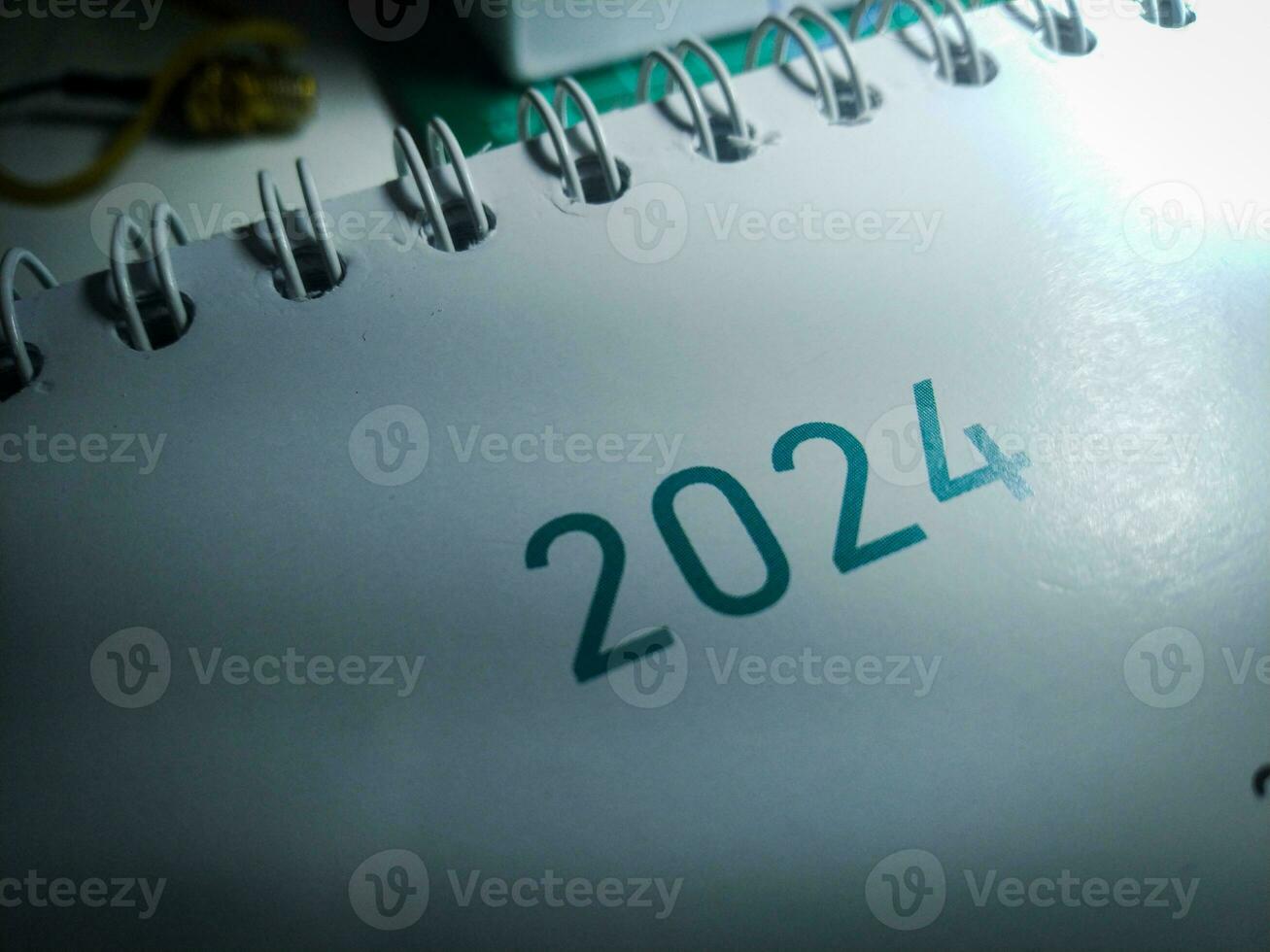 un cerca arriba de 2024 en calendario foto