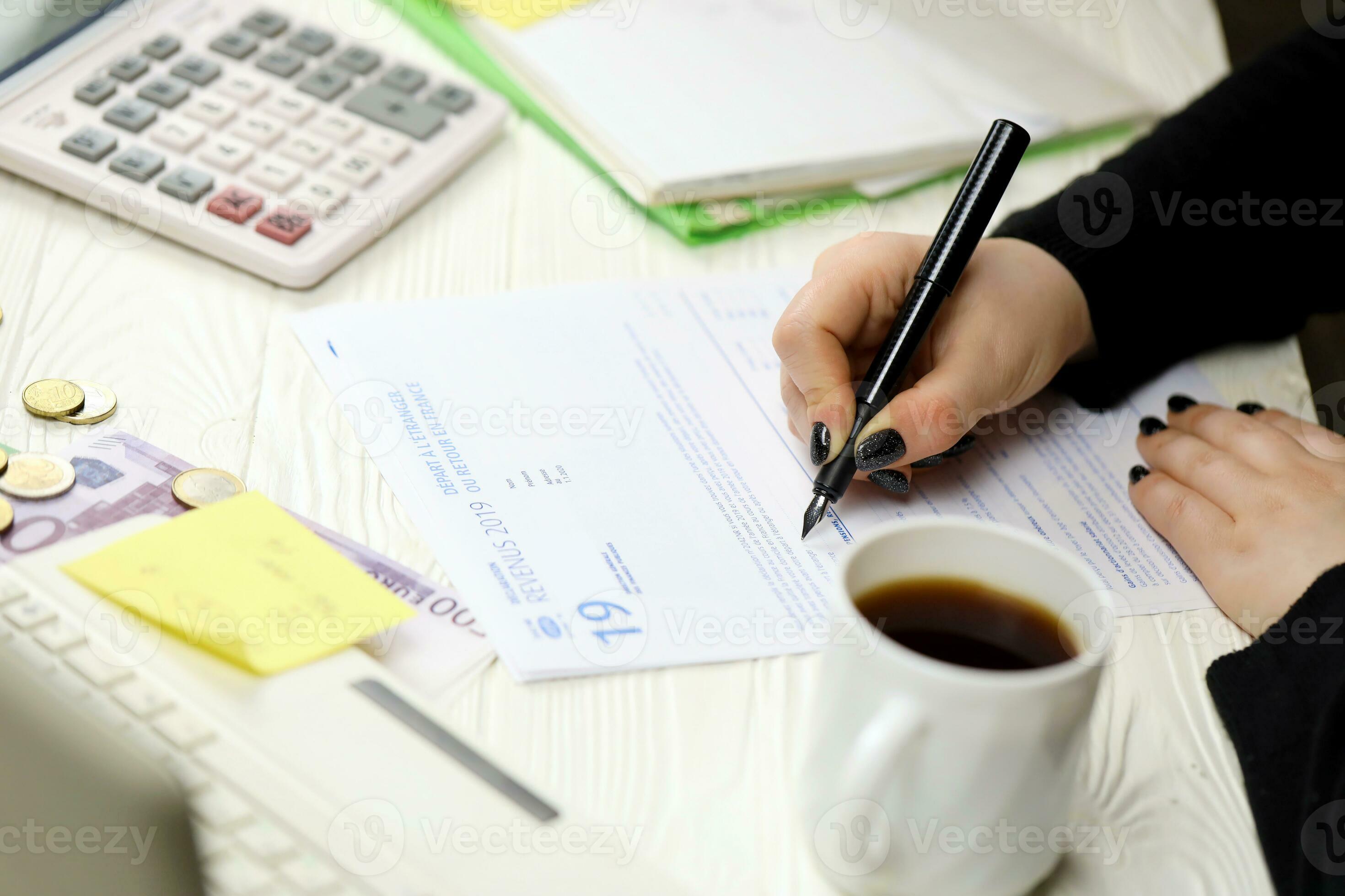 Accountant fill french tax form 2042 NR departure abroad or return to