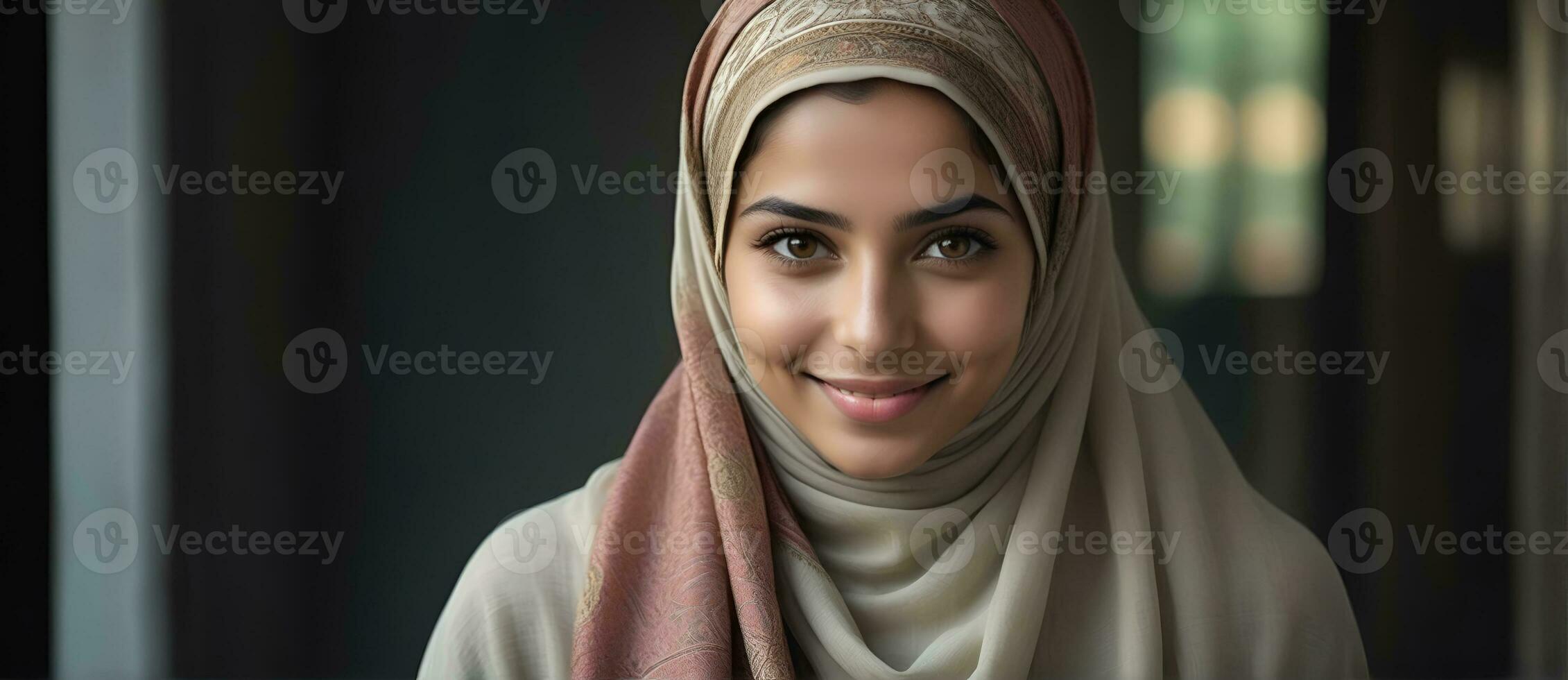 ai generado hermosa musulmán mujer sonriente y riendo vistiendo un hijab y decorado chal foto