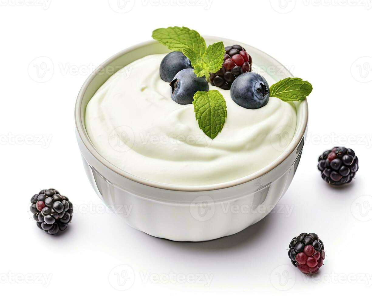 ai generado verde cuenco de griego yogur y Fresco bayas aislado en blanco antecedentes. ai generado foto