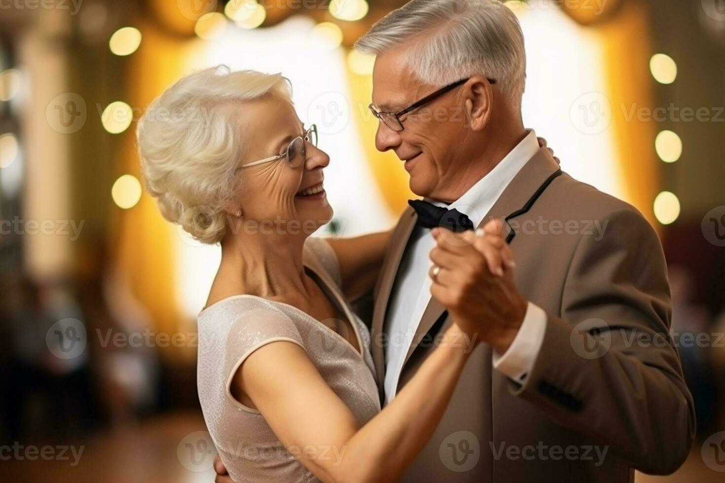 ai generado contento retirado Pareja bailando en Boda foto