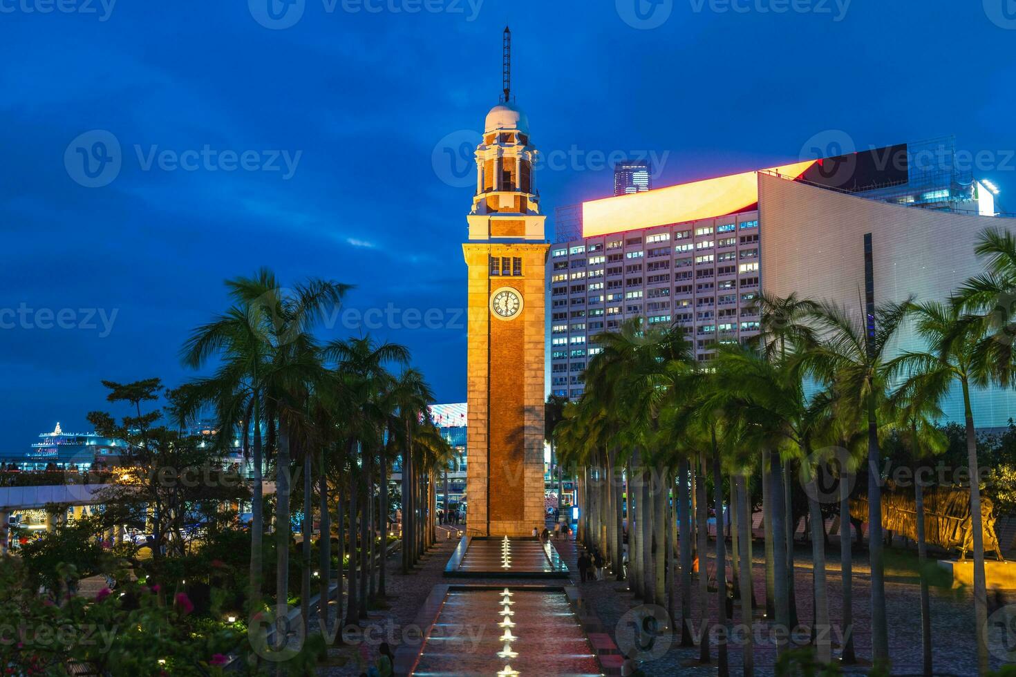 el reloj torre en el del Sur apuntalar de tsim sha tsui, kowloon, hong kong, China foto